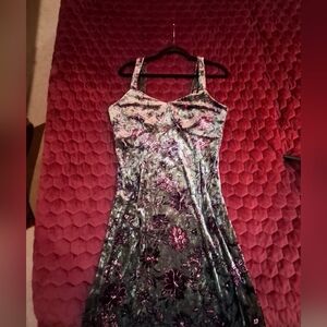 Jessica Simpson Green Velvet Floral Midi Dress